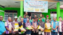 Bupati Alor Hadiri Gerakan Pangan Murah Di Desa Alor Besar, Serahkan 15 Paket Sembako Gratis Untuk Kaum Dhuafa